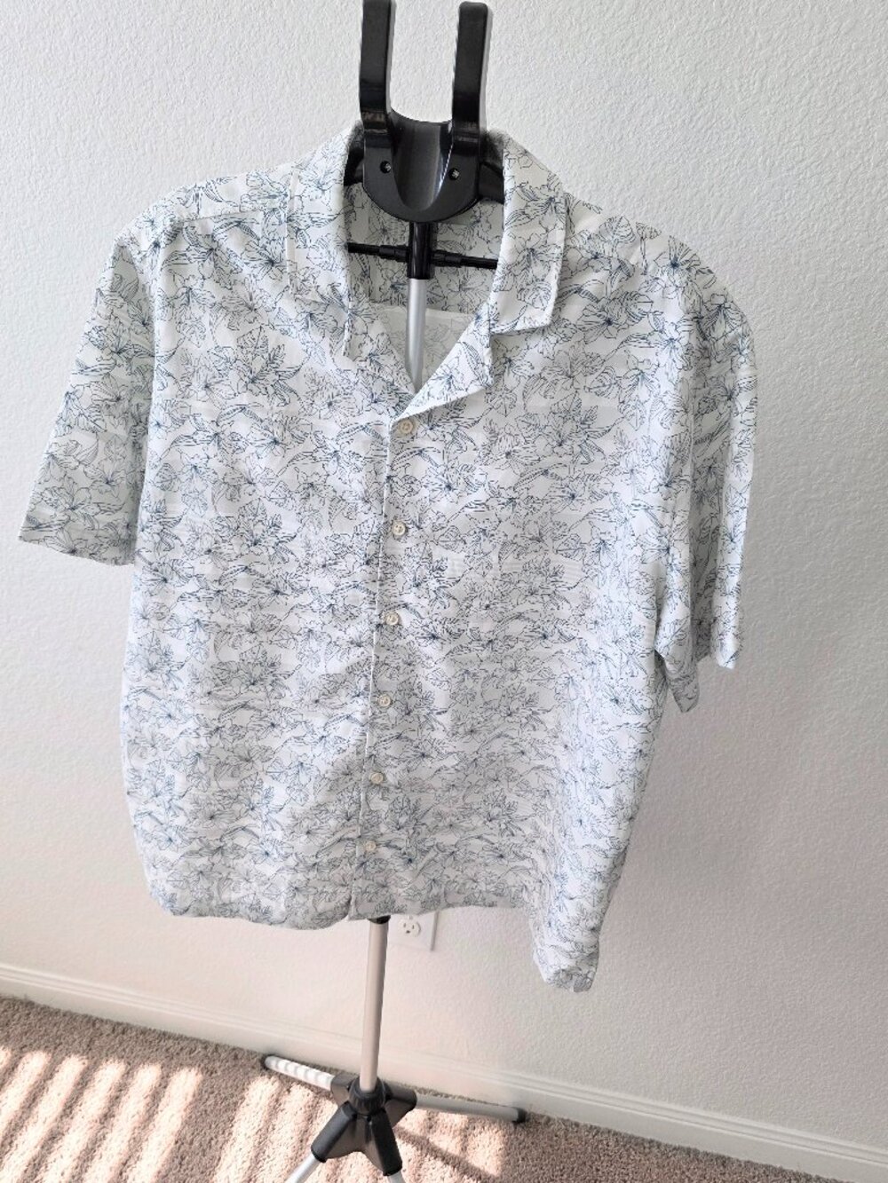 CARIBBEAN MEN XL WHITE WITH LIGHT GRAY STRIP AND TROPICA BLUE PRINT SHORT SLEEVE